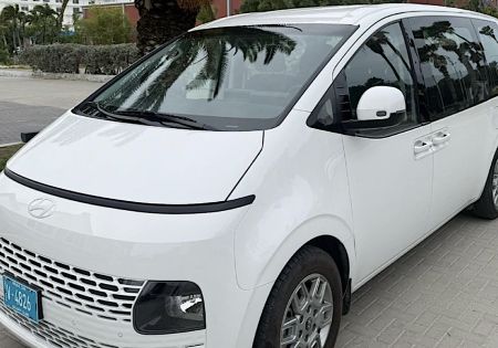 HYUNDAI STARIA ARUBA ( 12 SEATER )